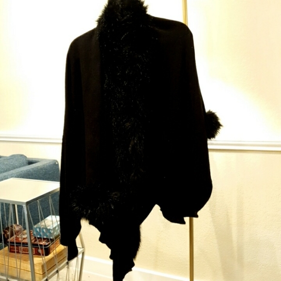 GORGEOUS boutique sweater never worn! - Picture 3 of 3